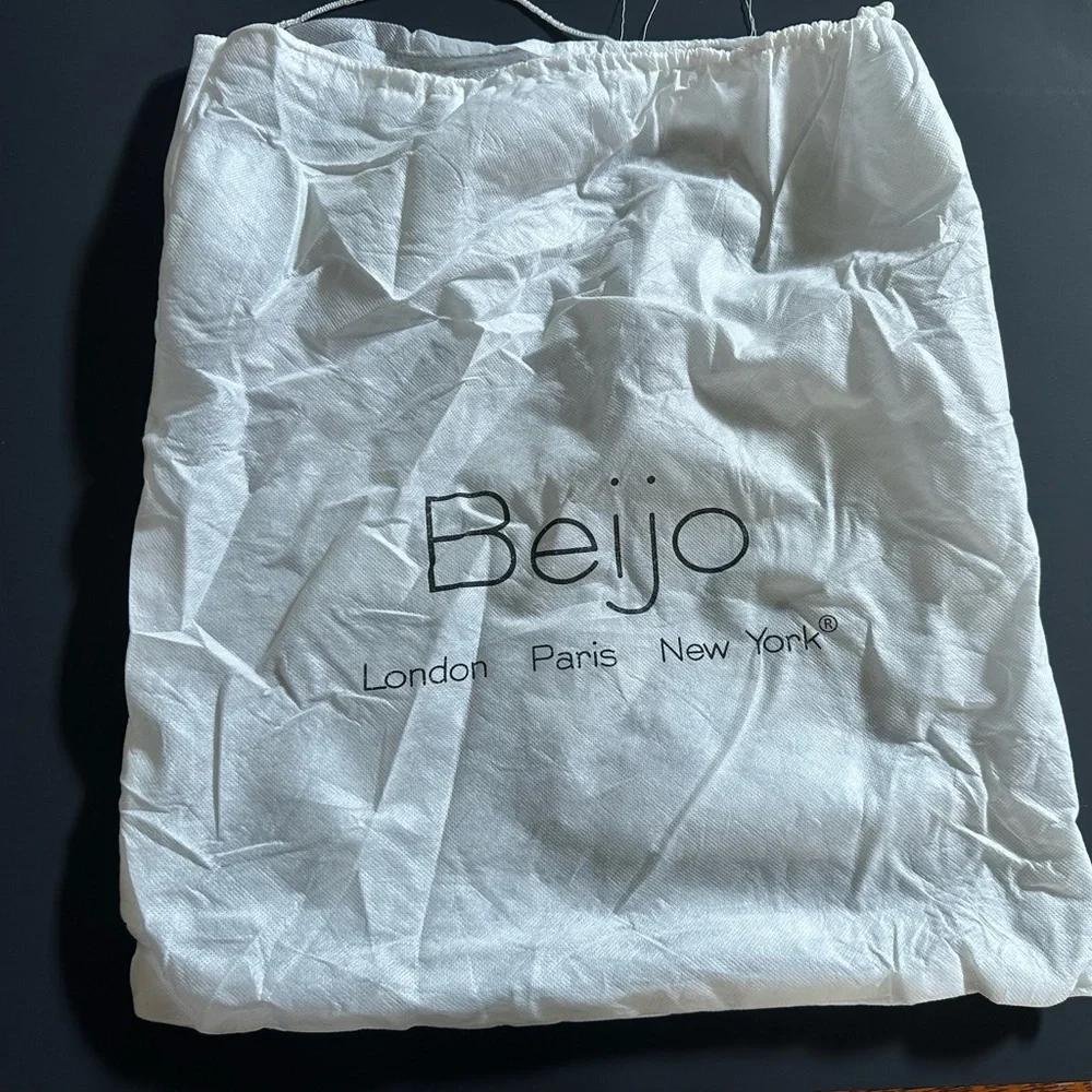 Beijo Cream and Tan Shoulder Bag - Picture 11 of 11